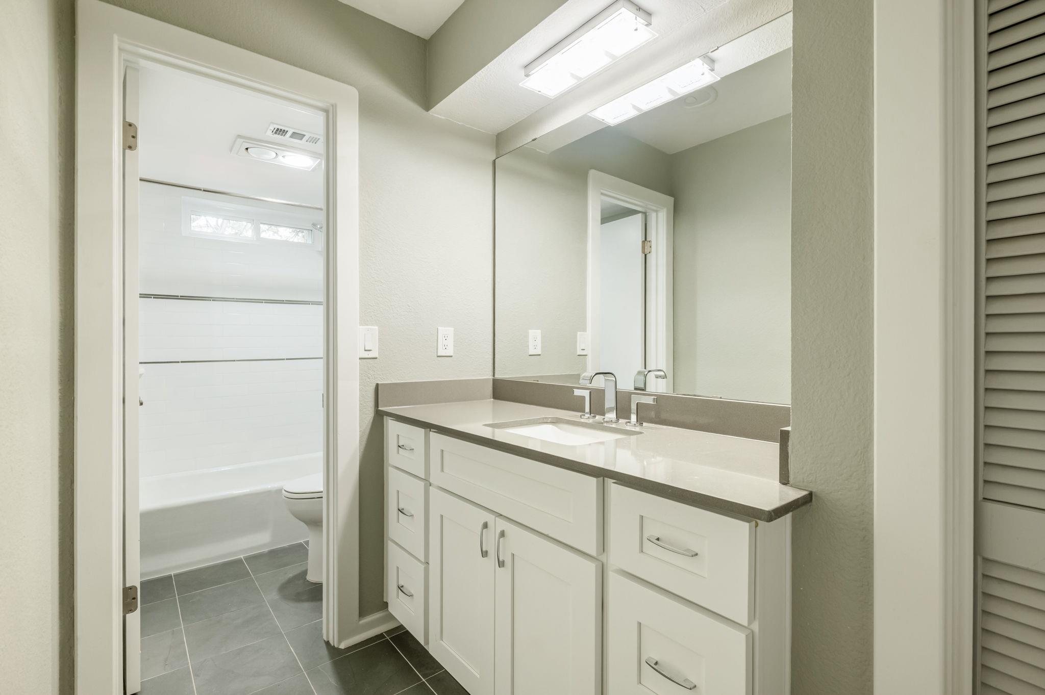 304 Palos Verdes Dr, Lakeway, TX 78734