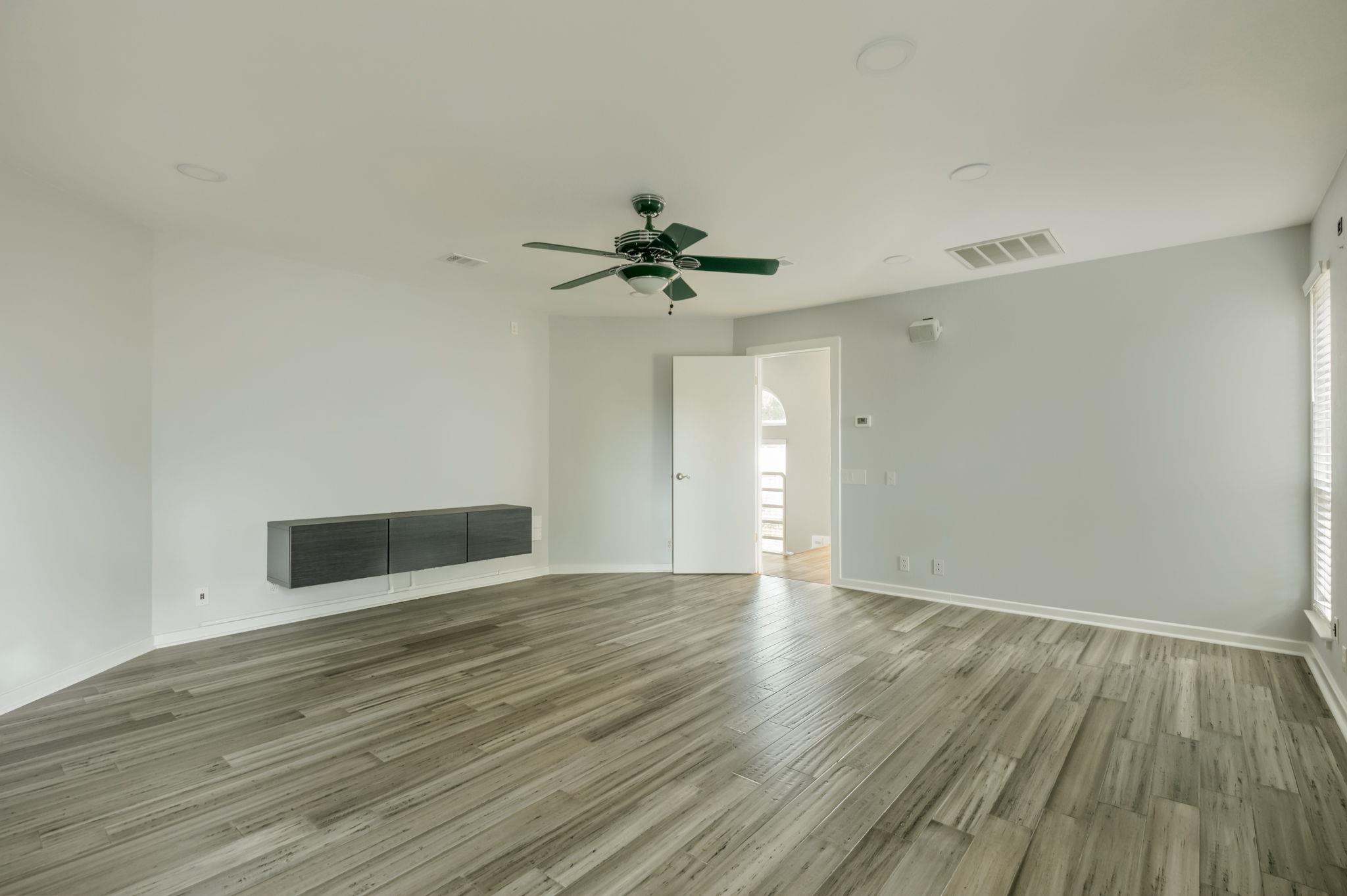 304 Palos Verdes Dr, Lakeway, TX 78734