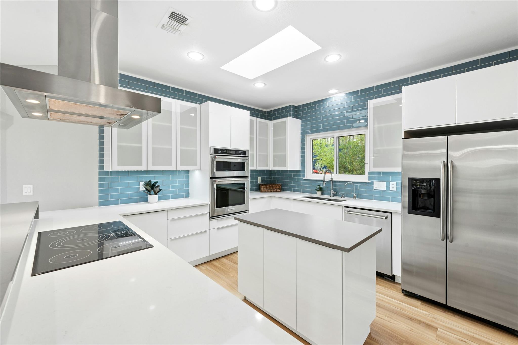 304 Palos Verdes Dr, Lakeway, TX 78734