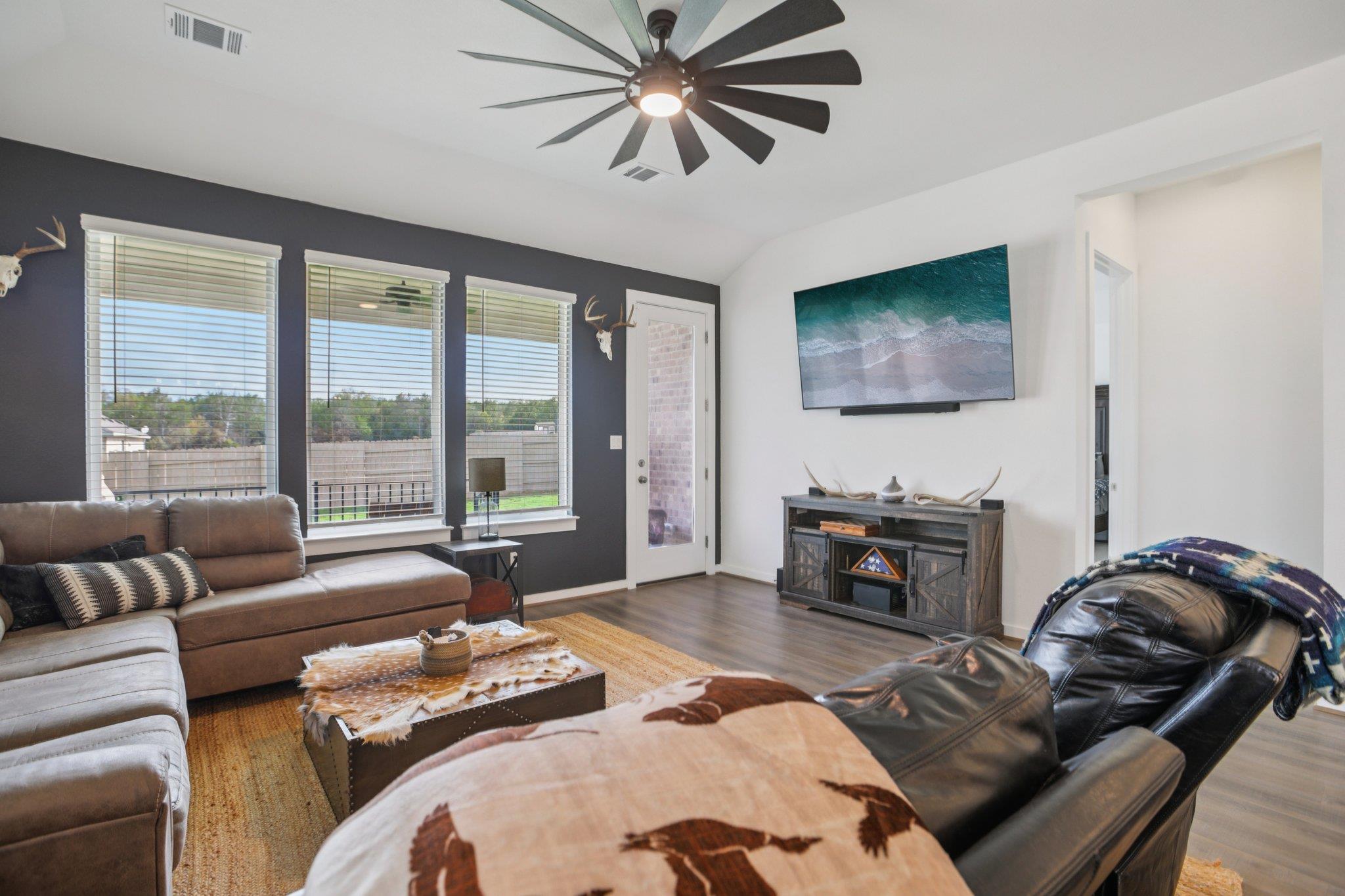 109 Big Pine Creek Ln, Bastrop, TX 78602