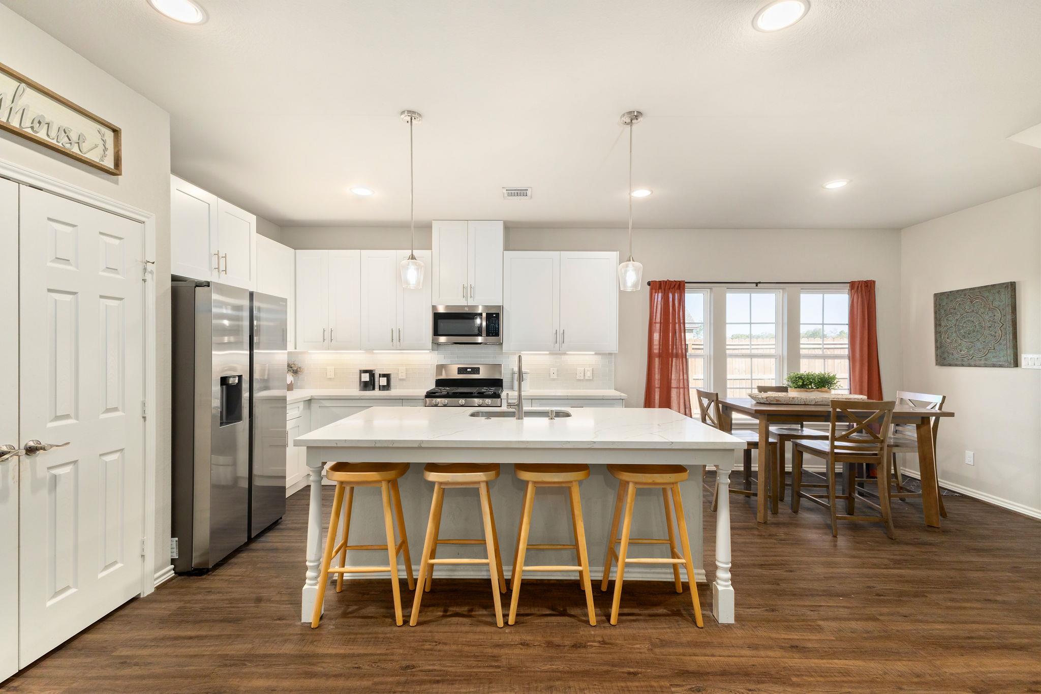 107 Fosters Branch Dr, Schulenburg, TX 78956