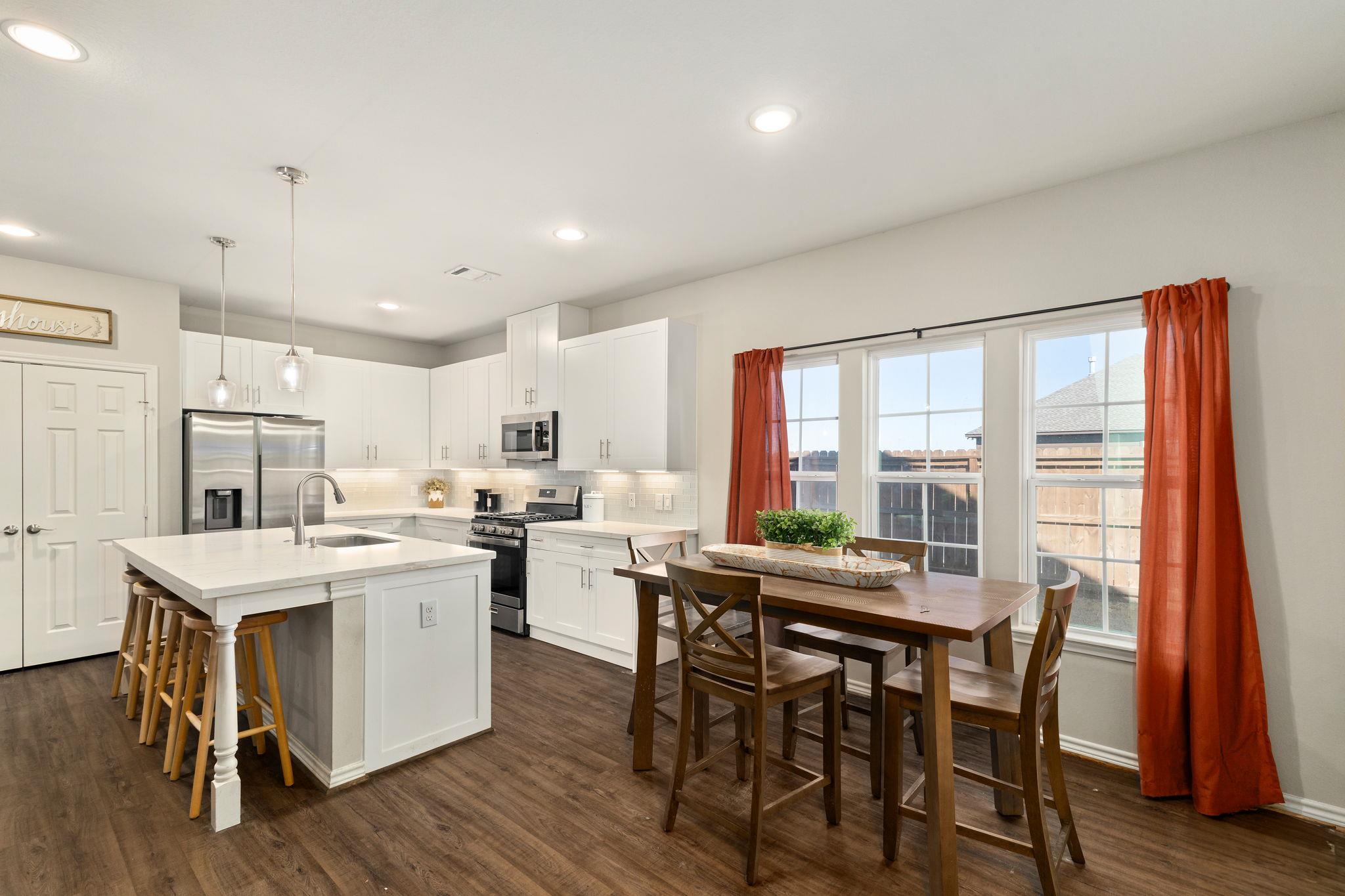 107 Fosters Branch Dr, Schulenburg, TX 78956