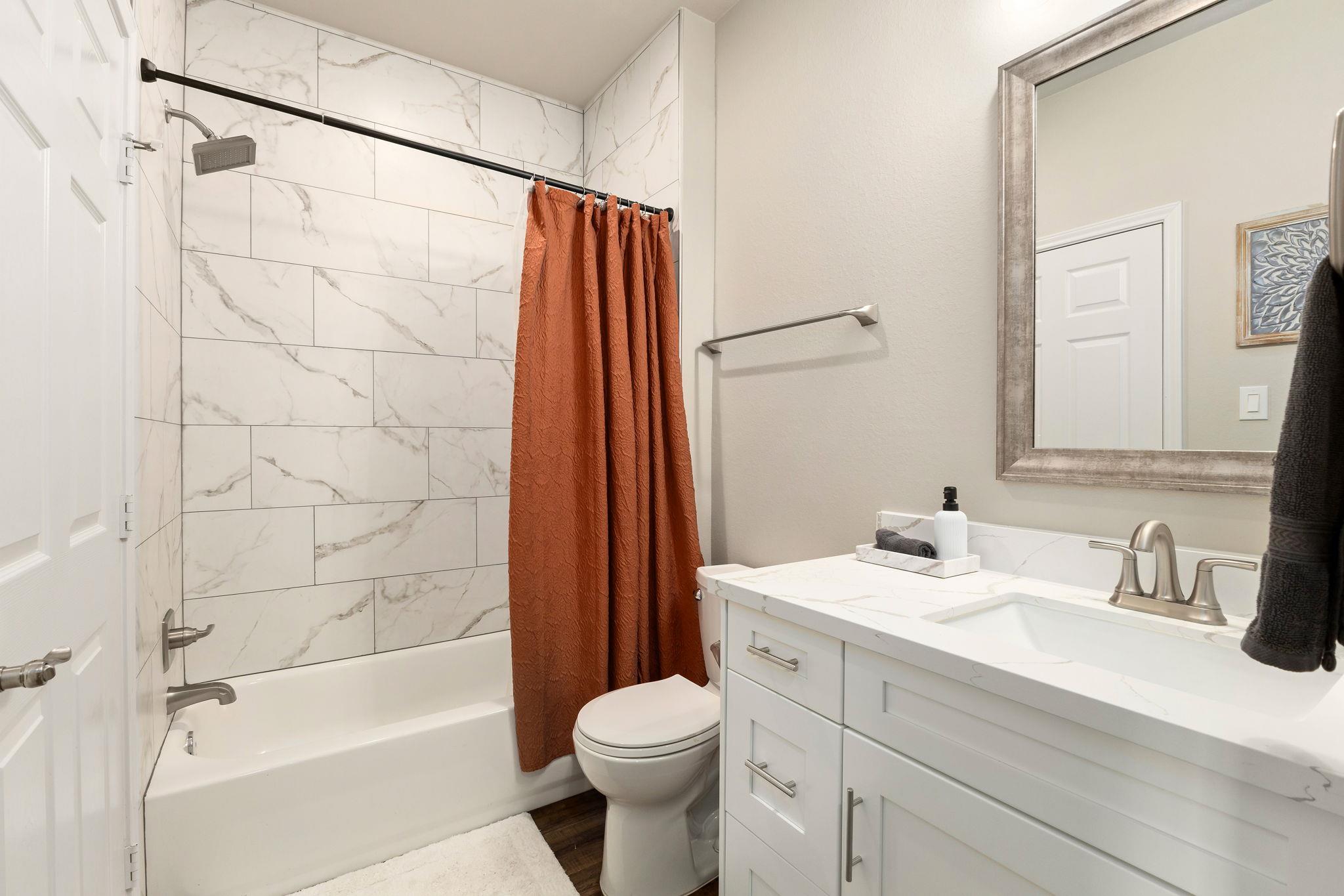 107 Fosters Branch Dr, Schulenburg, TX 78956