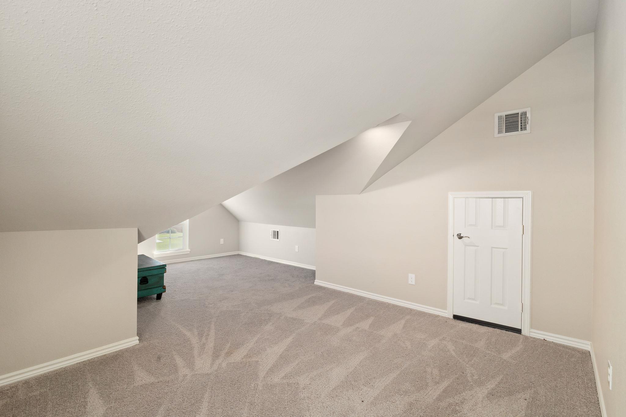 107 Fosters Branch Dr, Schulenburg, TX 78956