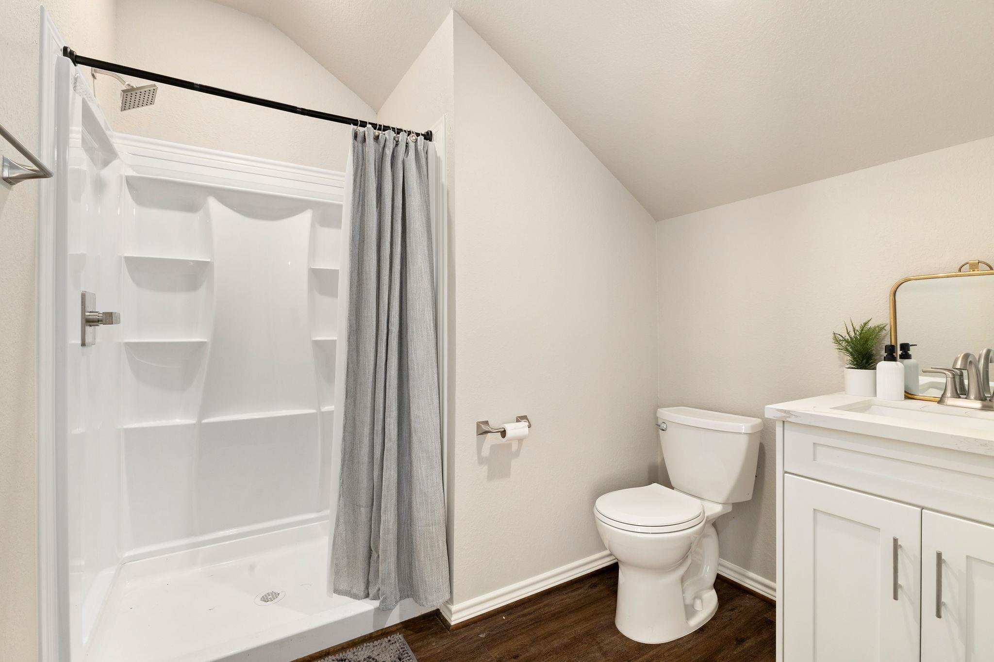 107 Fosters Branch Dr, Schulenburg, TX 78956