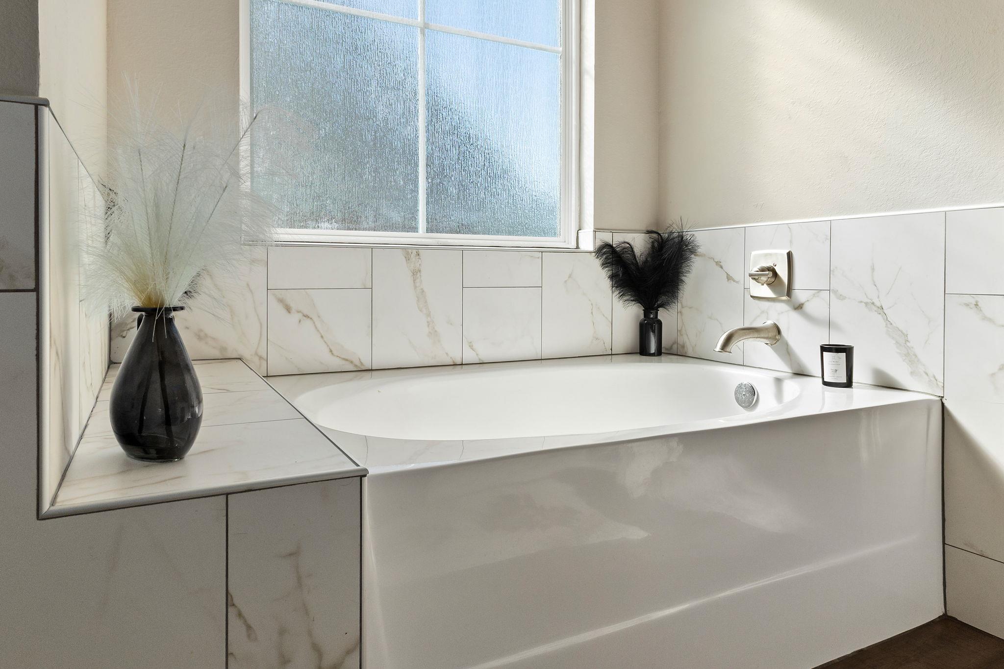 107 Fosters Branch Dr, Schulenburg, TX 78956