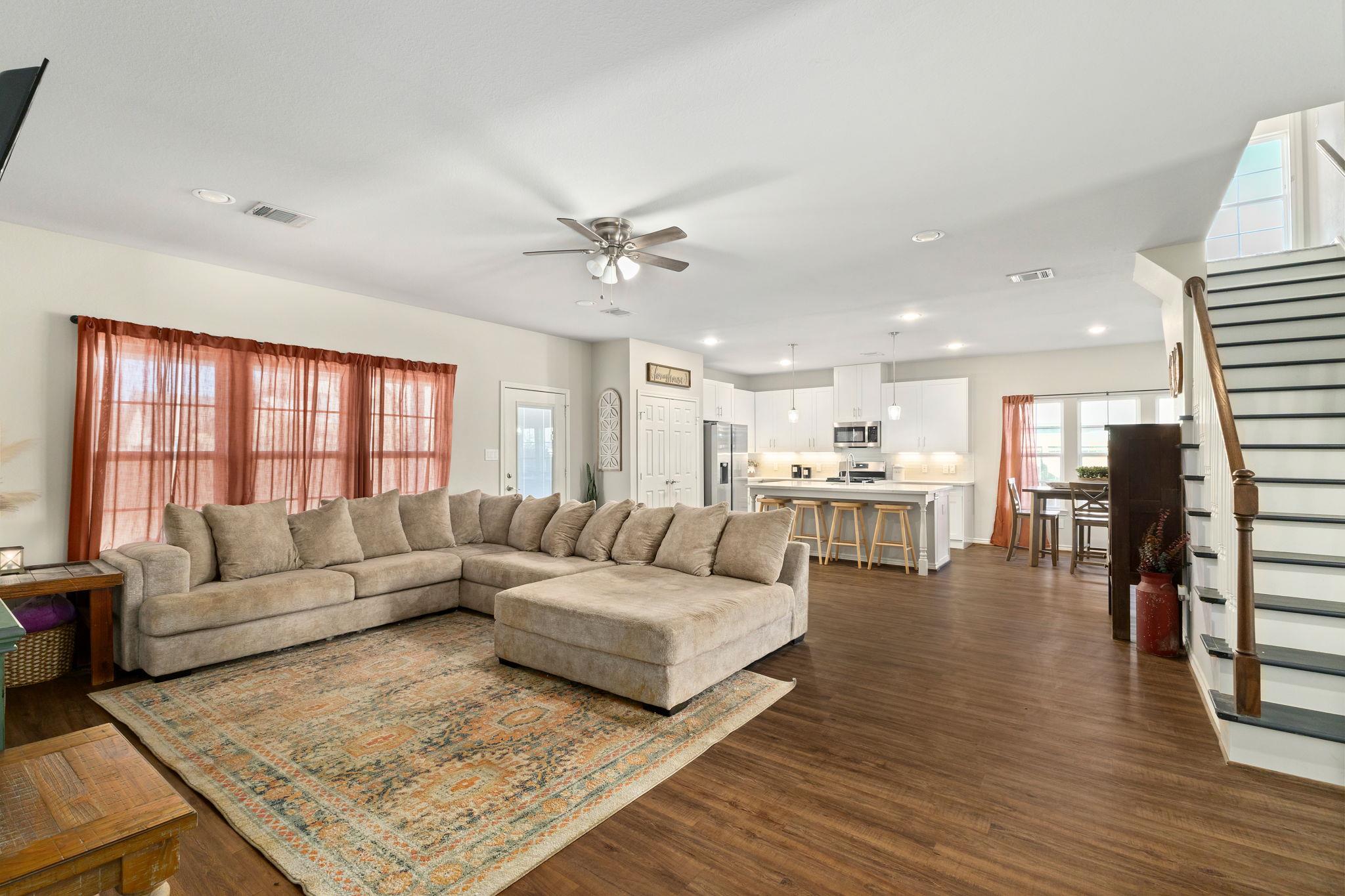 107 Fosters Branch Dr, Schulenburg, TX 78956