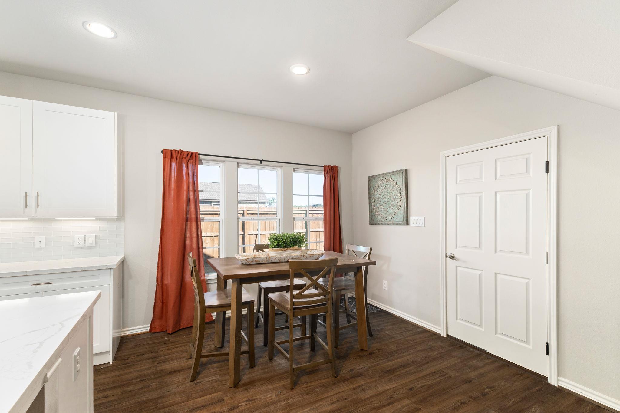 107 Fosters Branch Dr, Schulenburg, TX 78956