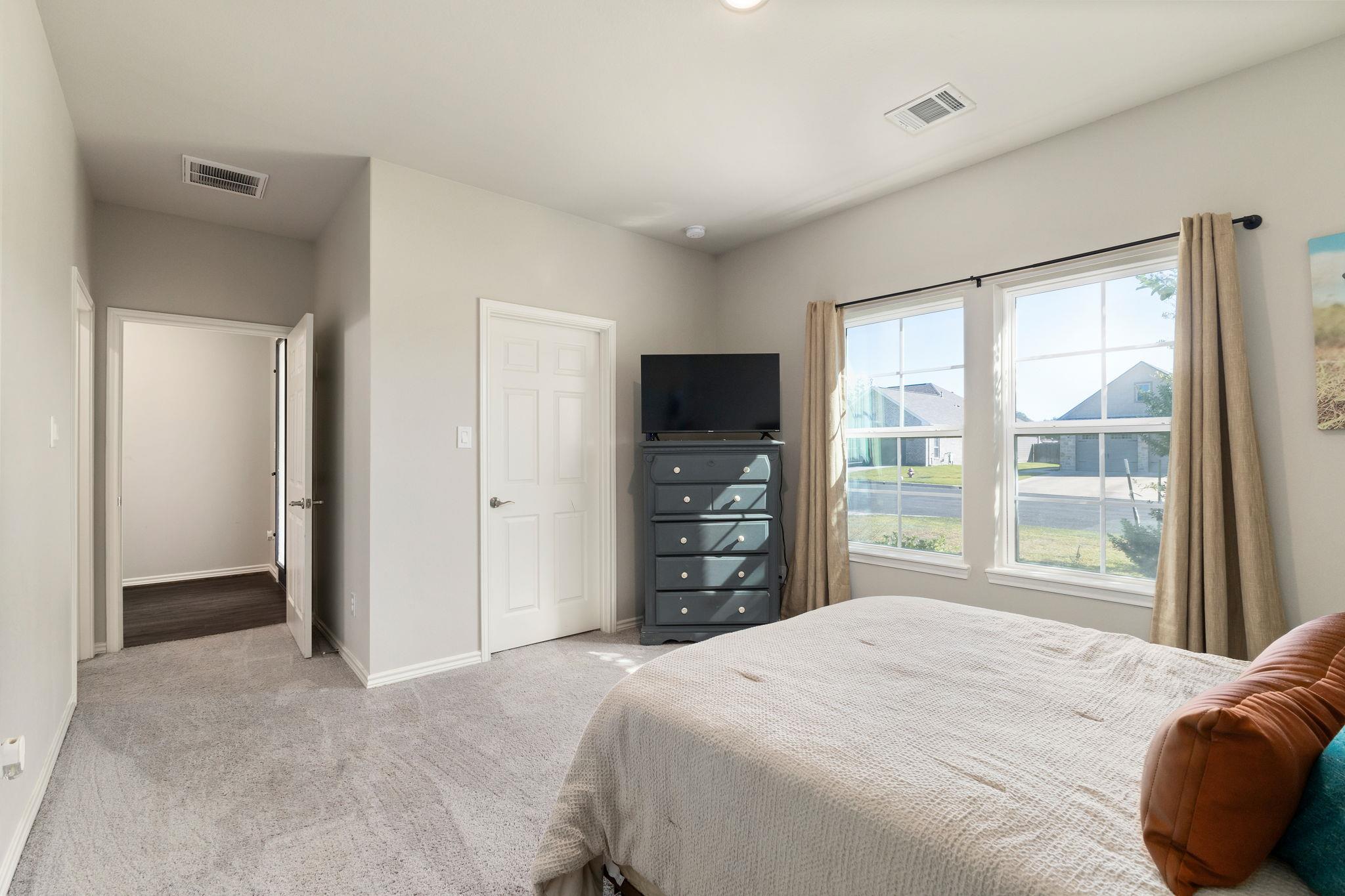 107 Fosters Branch Dr, Schulenburg, TX 78956