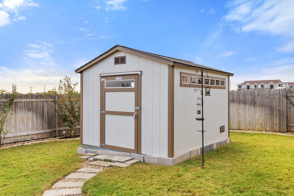 130 Greenspire Ln, Hutto, TX 78634