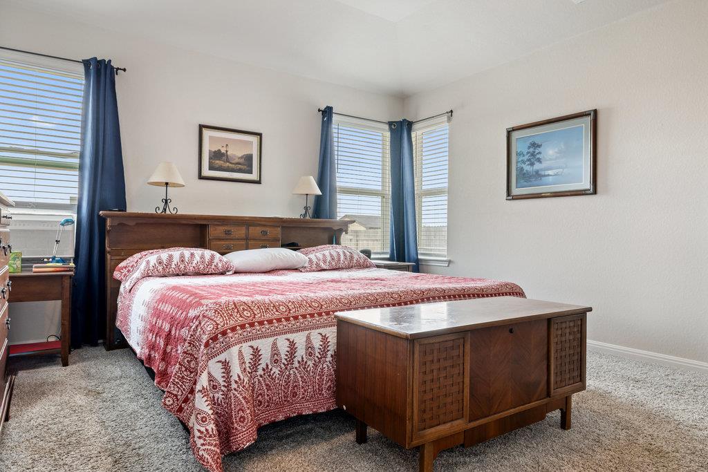 130 Greenspire Ln, Hutto, TX 78634