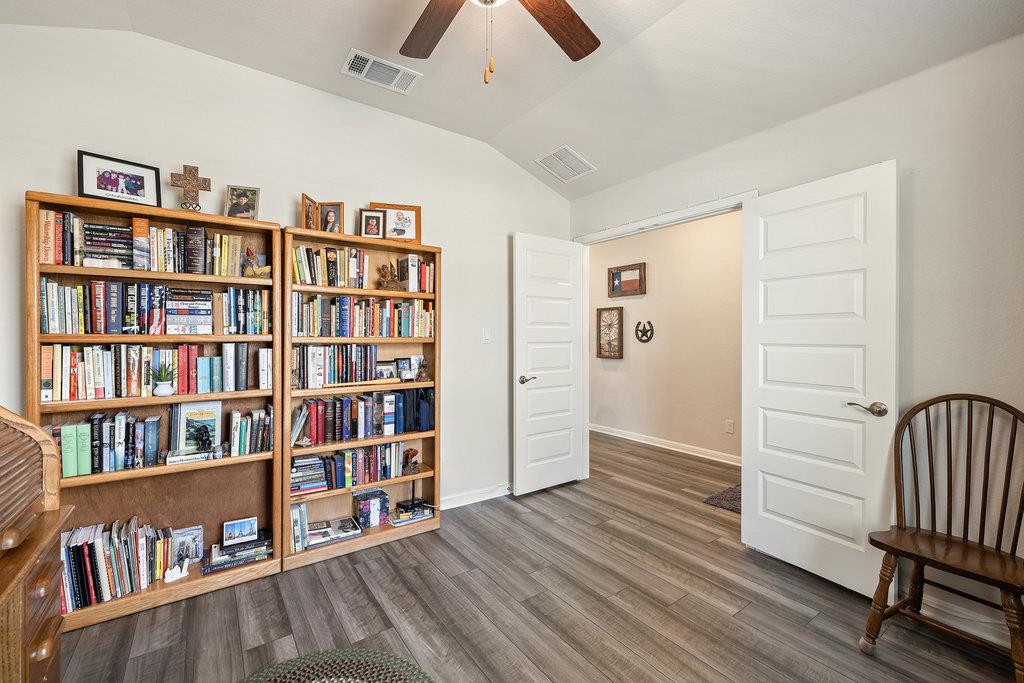 130 Greenspire Ln, Hutto, TX 78634