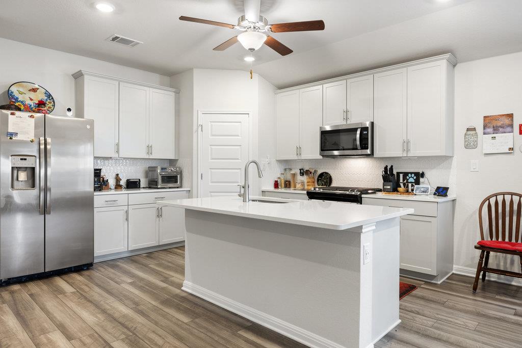 130 Greenspire Ln, Hutto, TX 78634