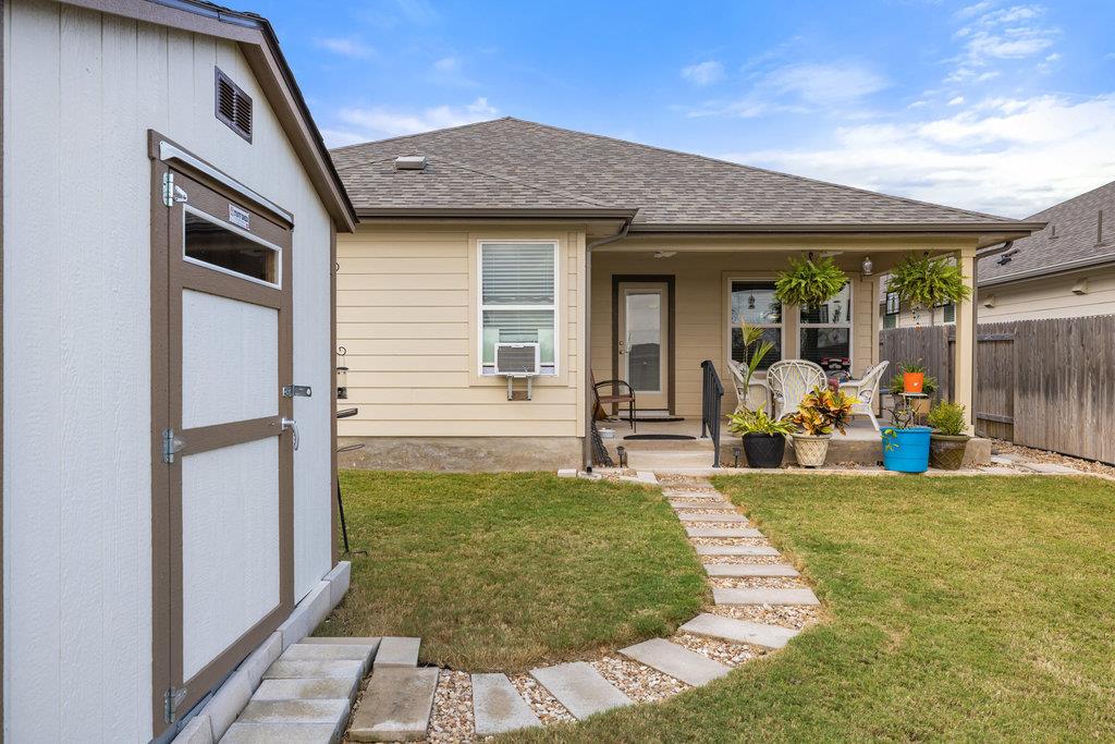 130 Greenspire Ln, Hutto, TX 78634