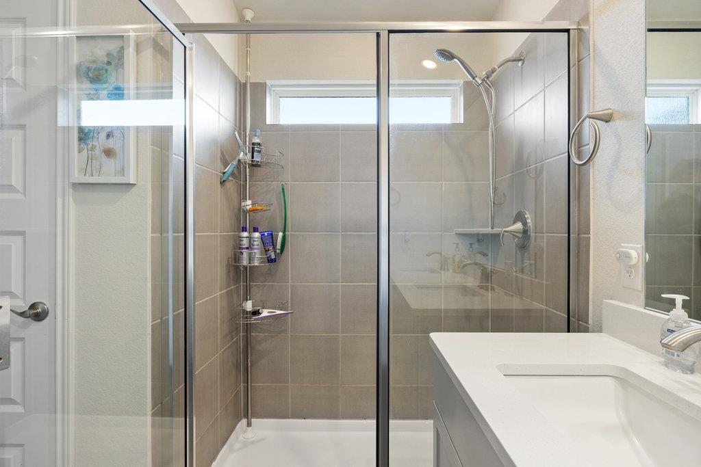 130 Greenspire Ln, Hutto, TX 78634