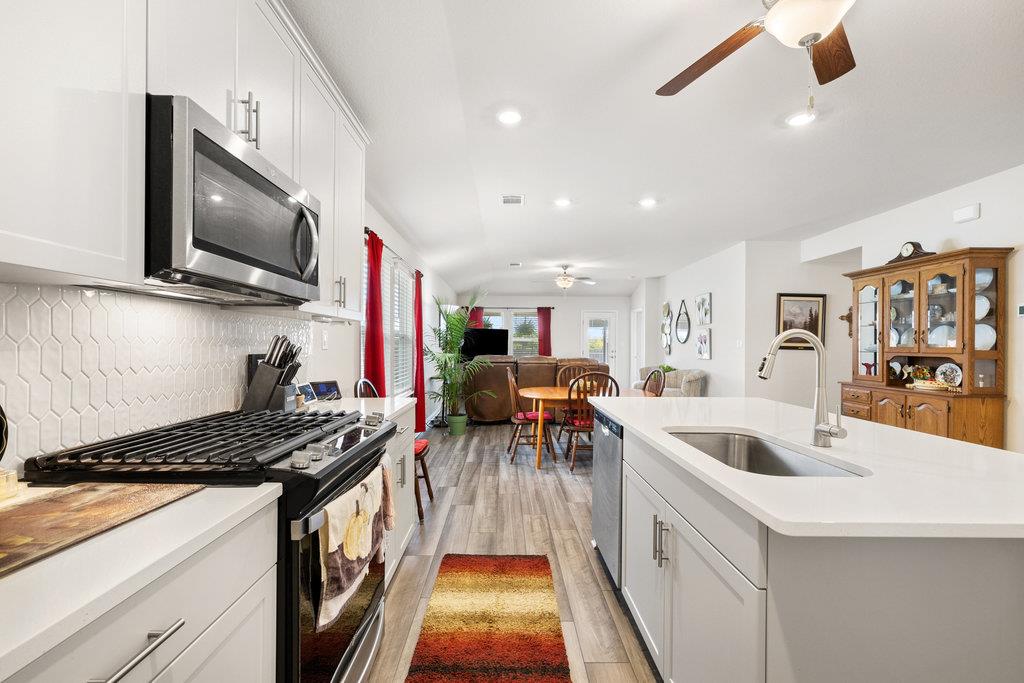 130 Greenspire Ln, Hutto, TX 78634