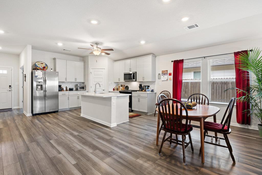 130 Greenspire Ln, Hutto, TX 78634