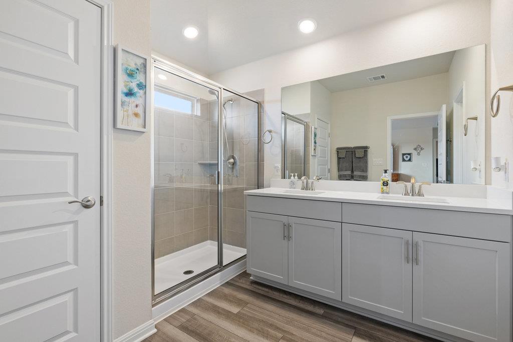 130 Greenspire Ln, Hutto, TX 78634