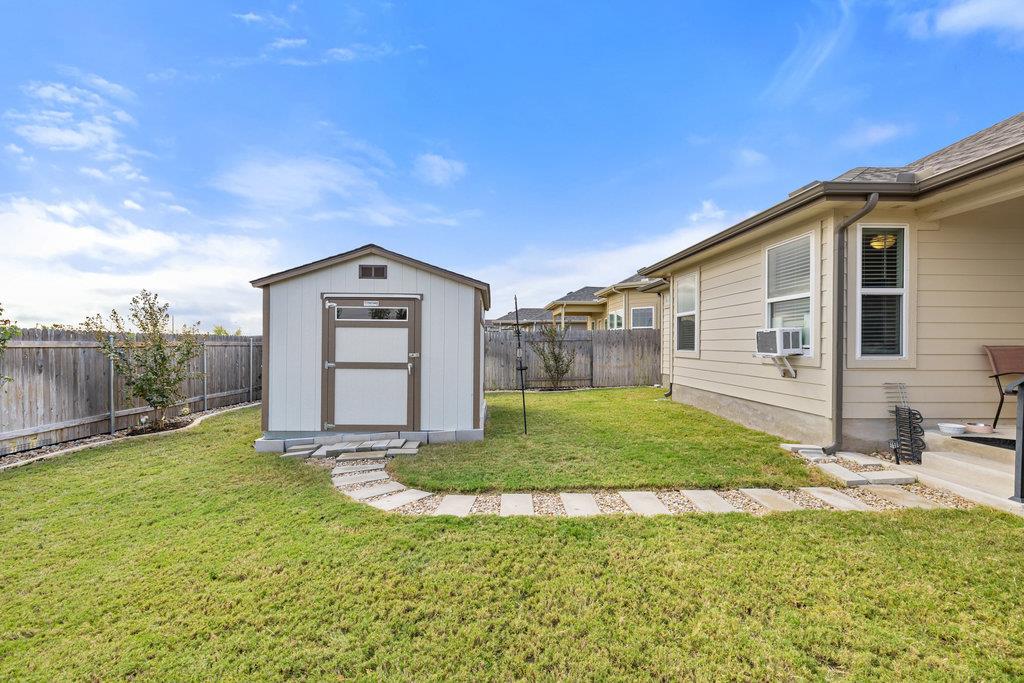 130 Greenspire Ln, Hutto, TX 78634