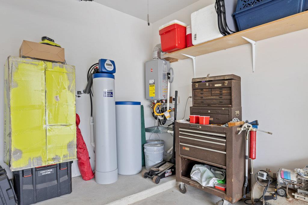 130 Greenspire Ln, Hutto, TX 78634