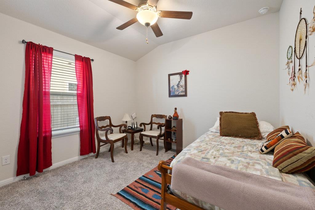 130 Greenspire Ln, Hutto, TX 78634