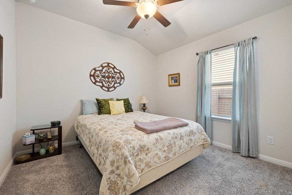 130 Greenspire Ln, Hutto, TX 78634