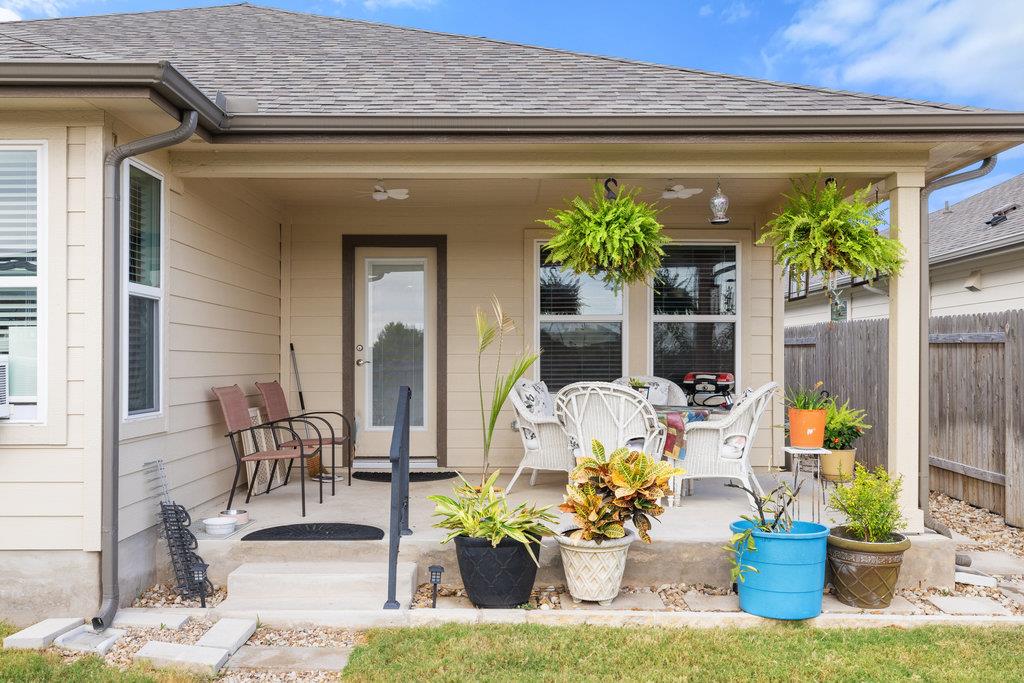 130 Greenspire Ln, Hutto, TX 78634