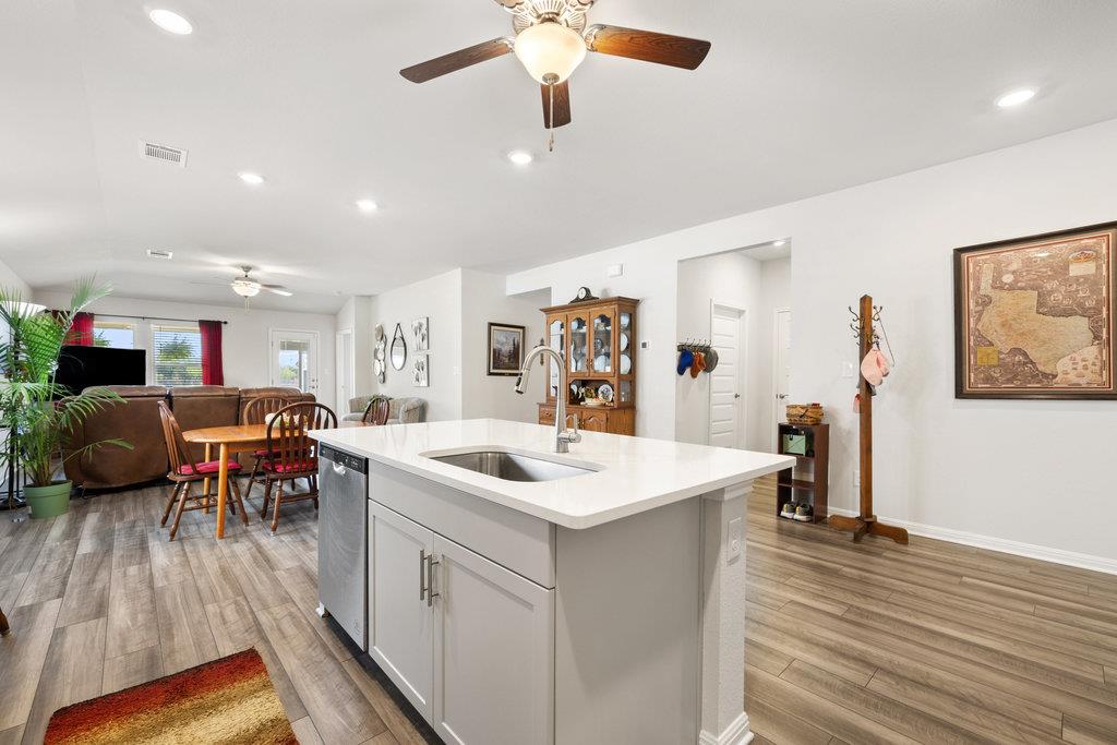 130 Greenspire Ln, Hutto, TX 78634