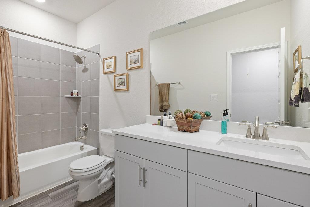 130 Greenspire Ln, Hutto, TX 78634