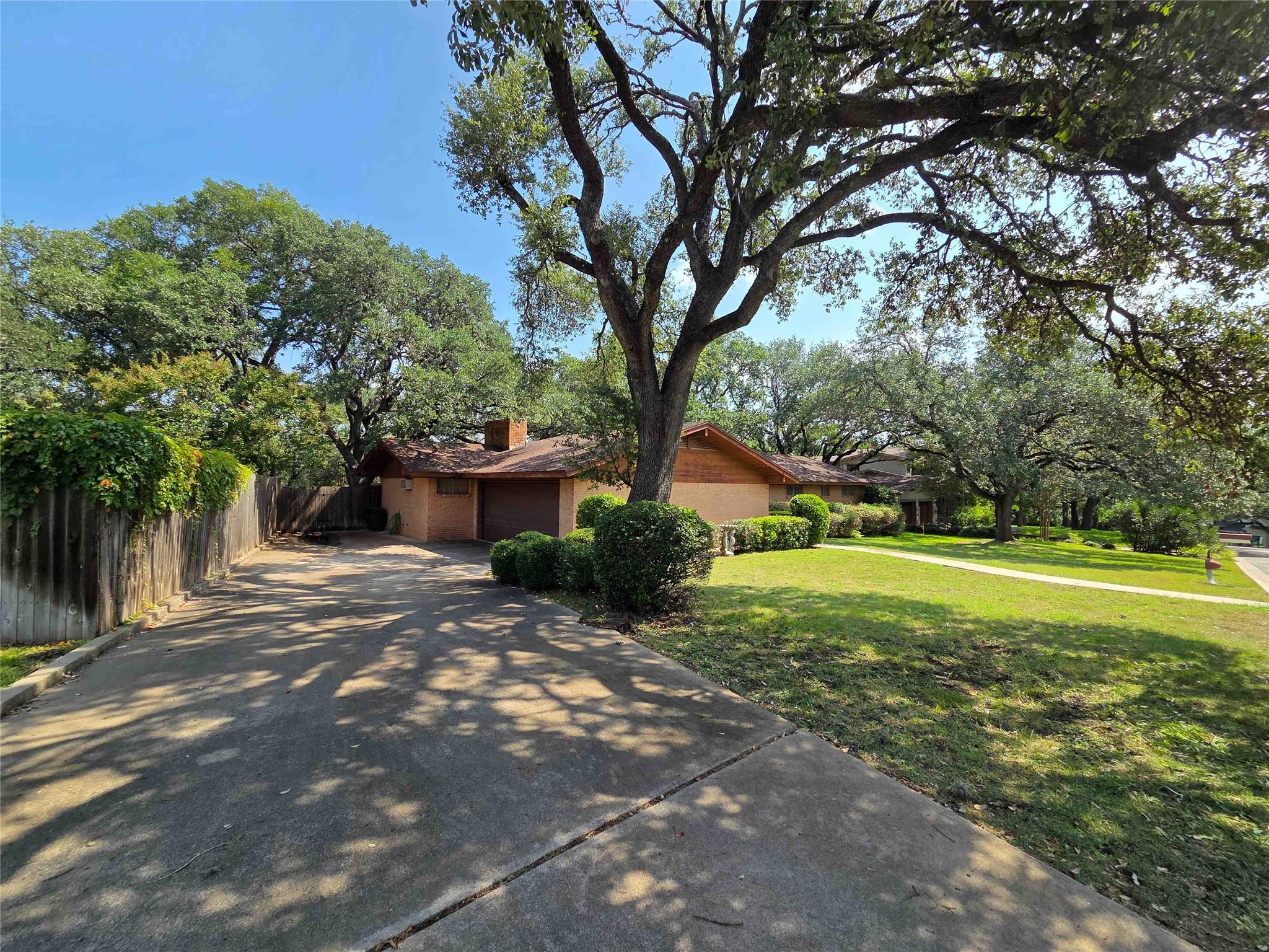 402 Honeycomb Rdg, Austin, TX 78746