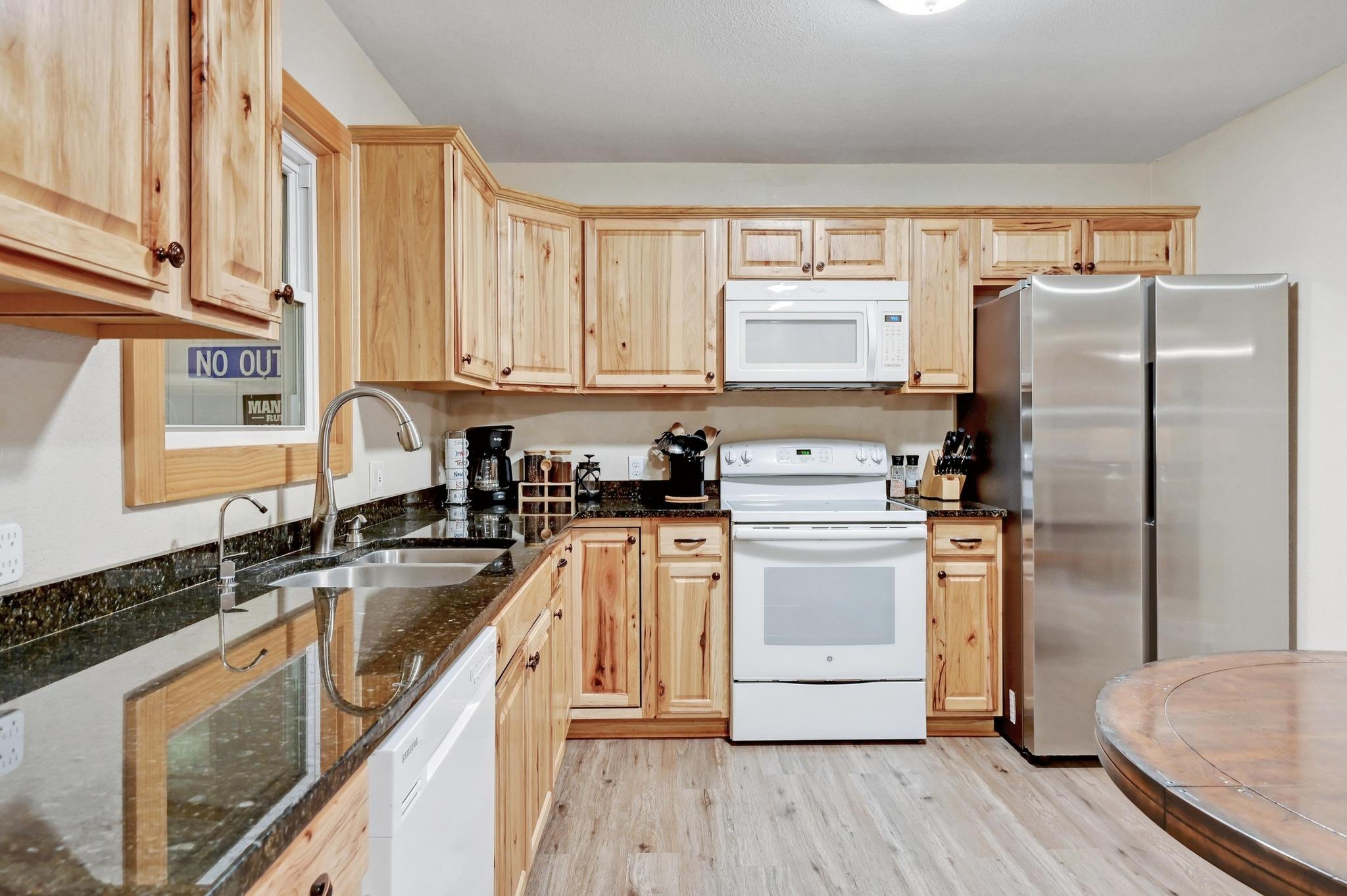 400 Cypress Creek Ln, Wimberley, TX 78676