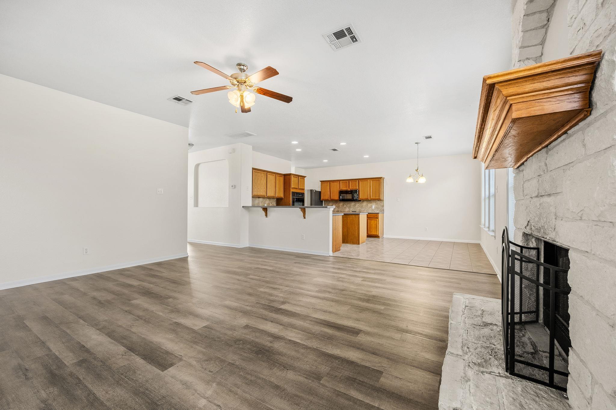 6913 Aquamarine Dr, Killeen, TX 76542