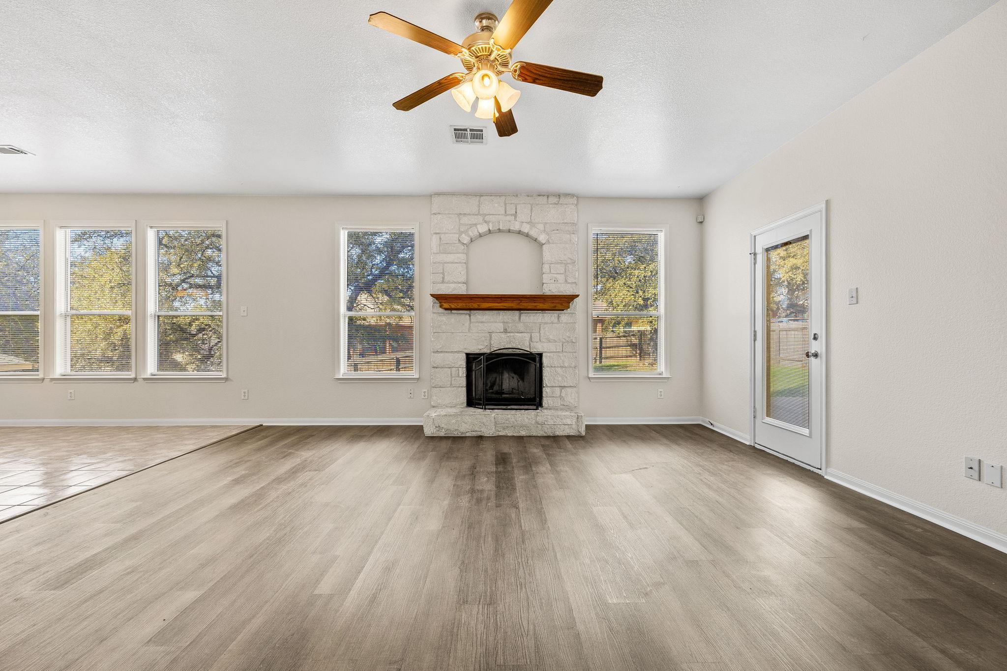 6913 Aquamarine Dr, Killeen, TX 76542