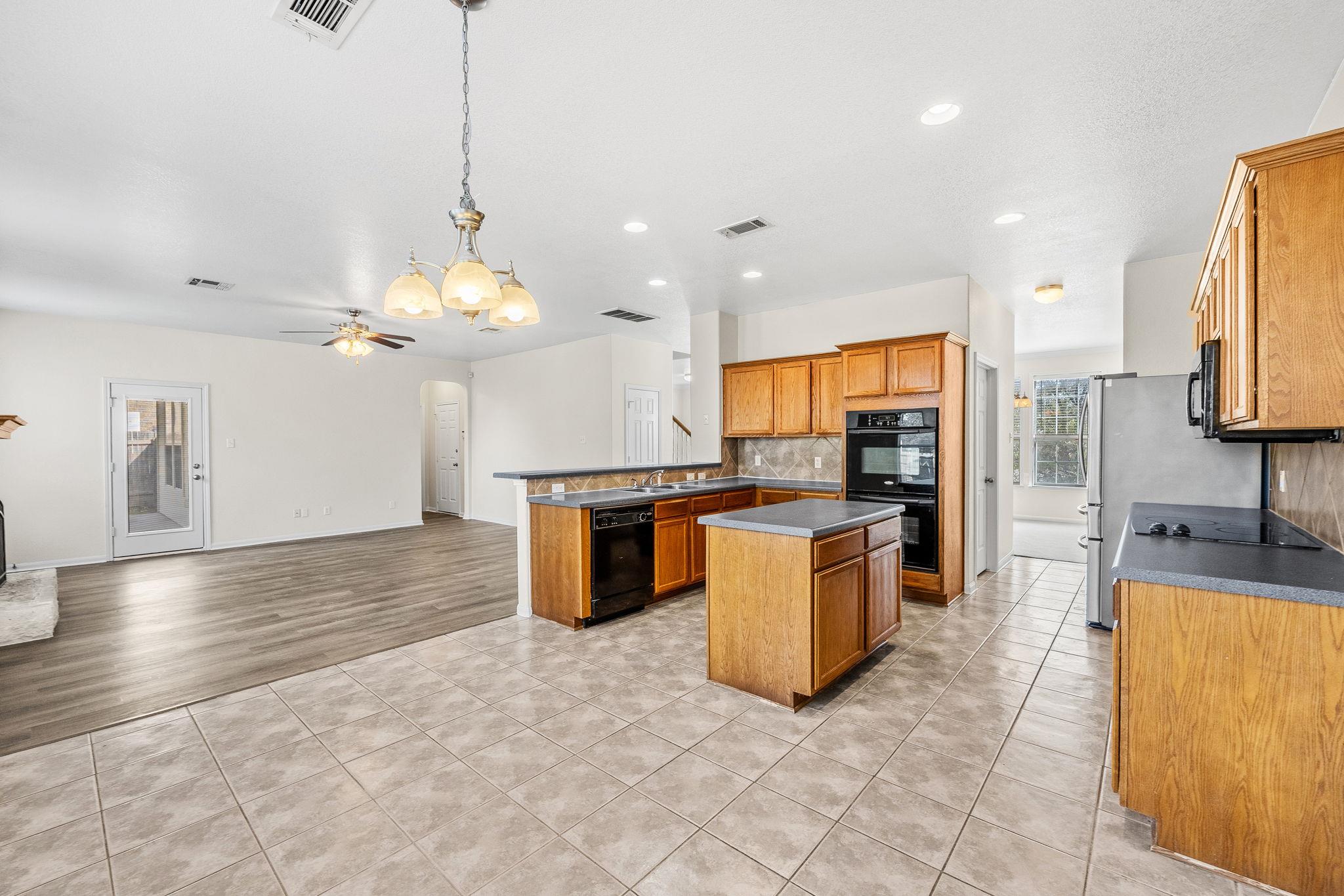 6913 Aquamarine Dr, Killeen, TX 76542