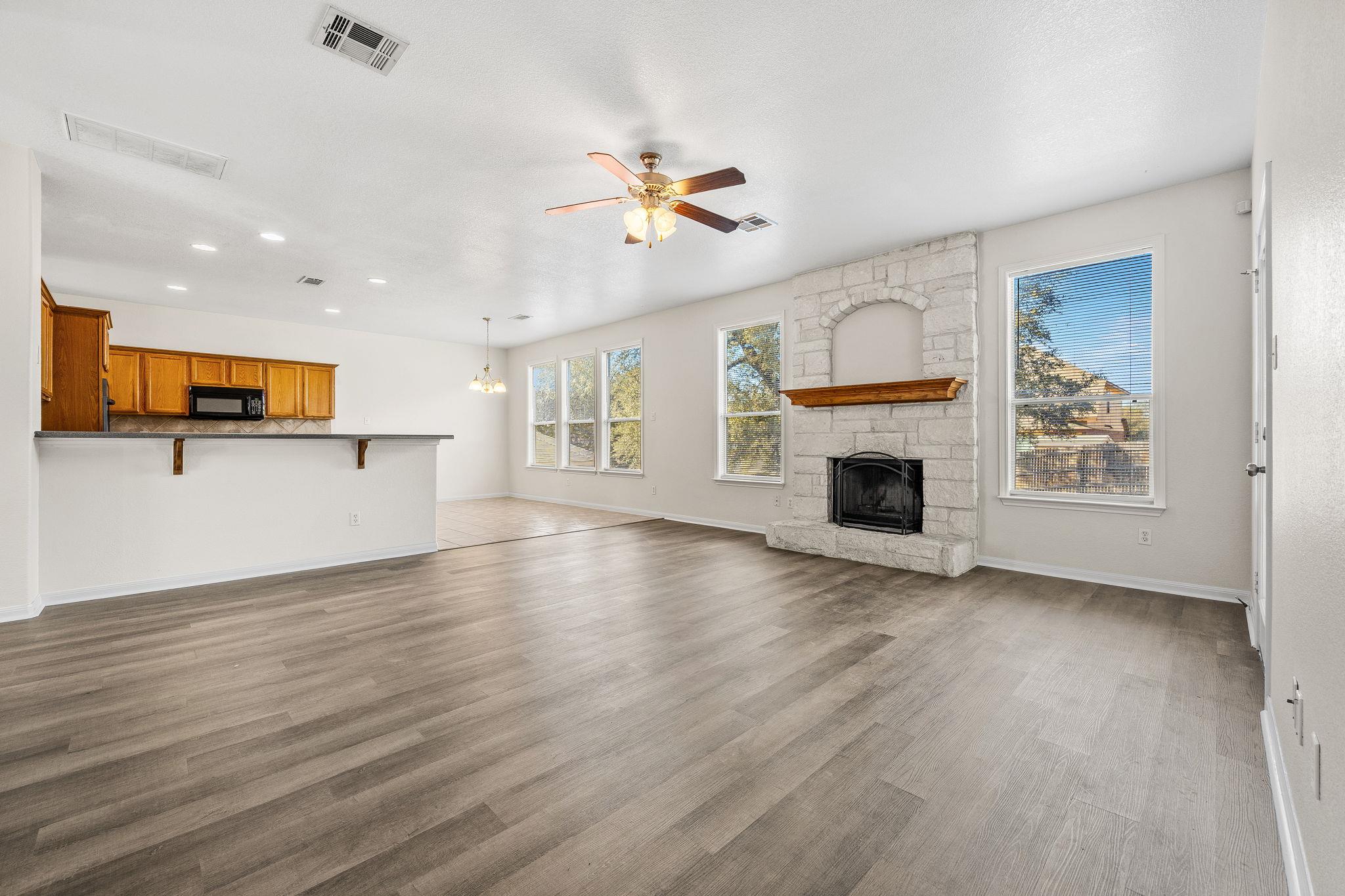 6913 Aquamarine Dr, Killeen, TX 76542