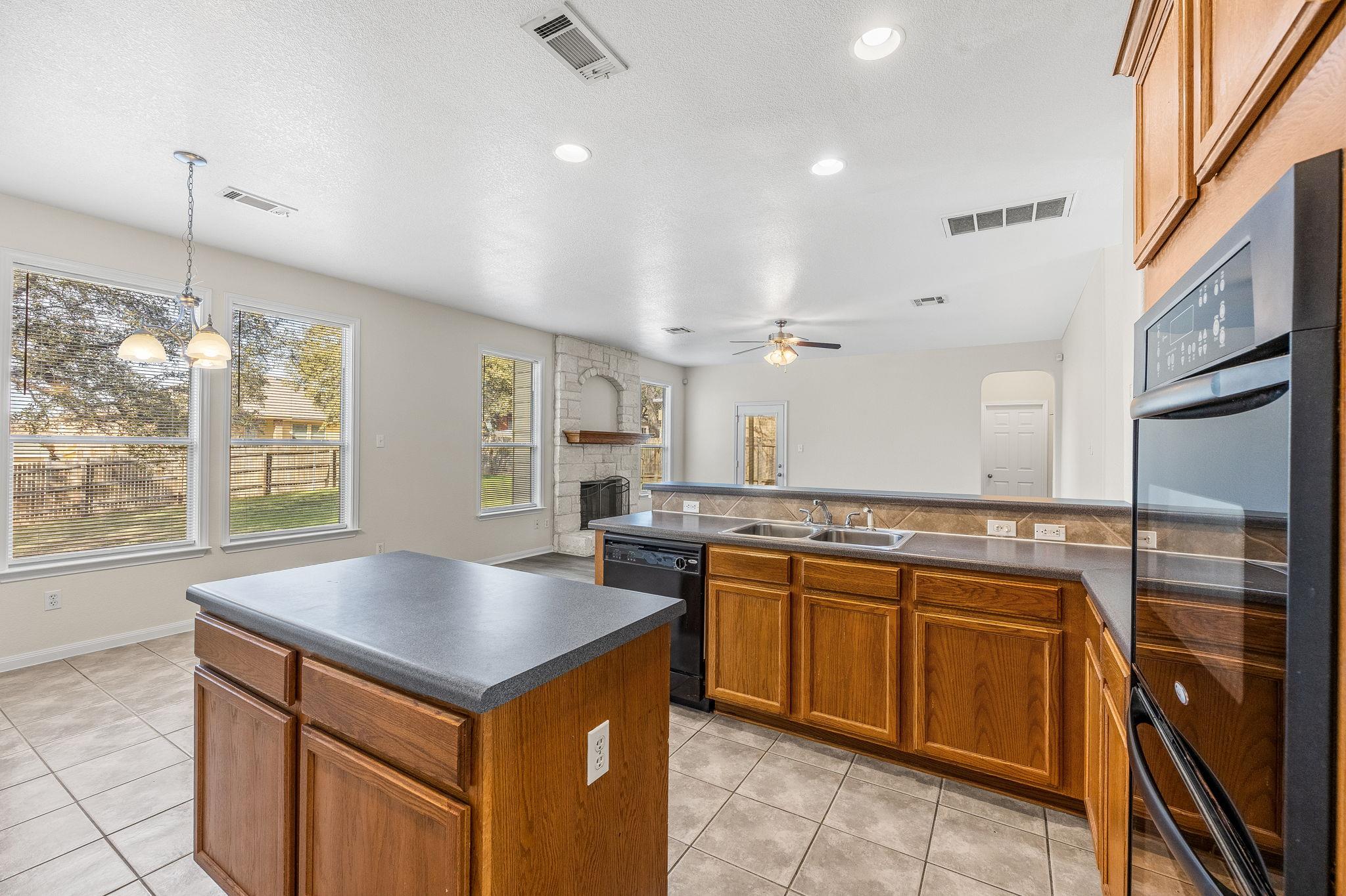 6913 Aquamarine Dr, Killeen, TX 76542