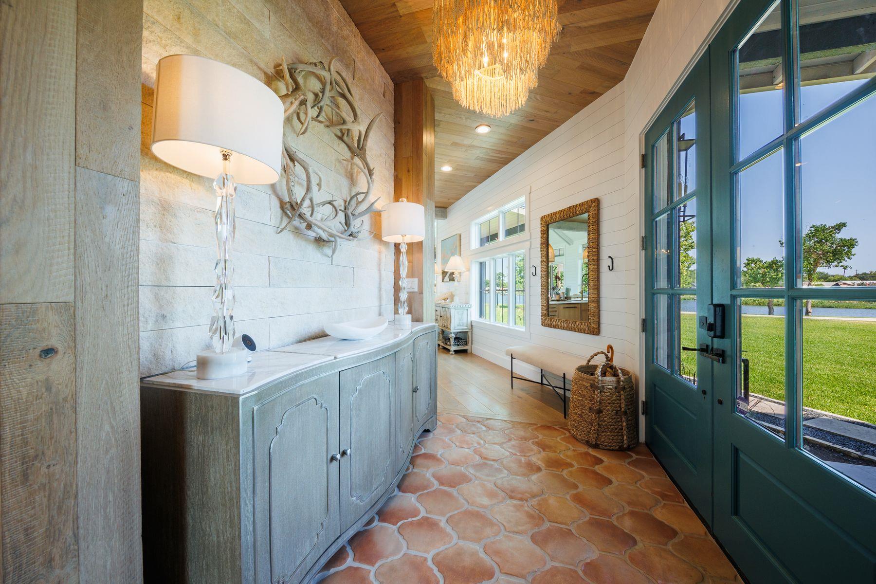 703 Woodland Hills Dr, Granite Shoals, TX 78654