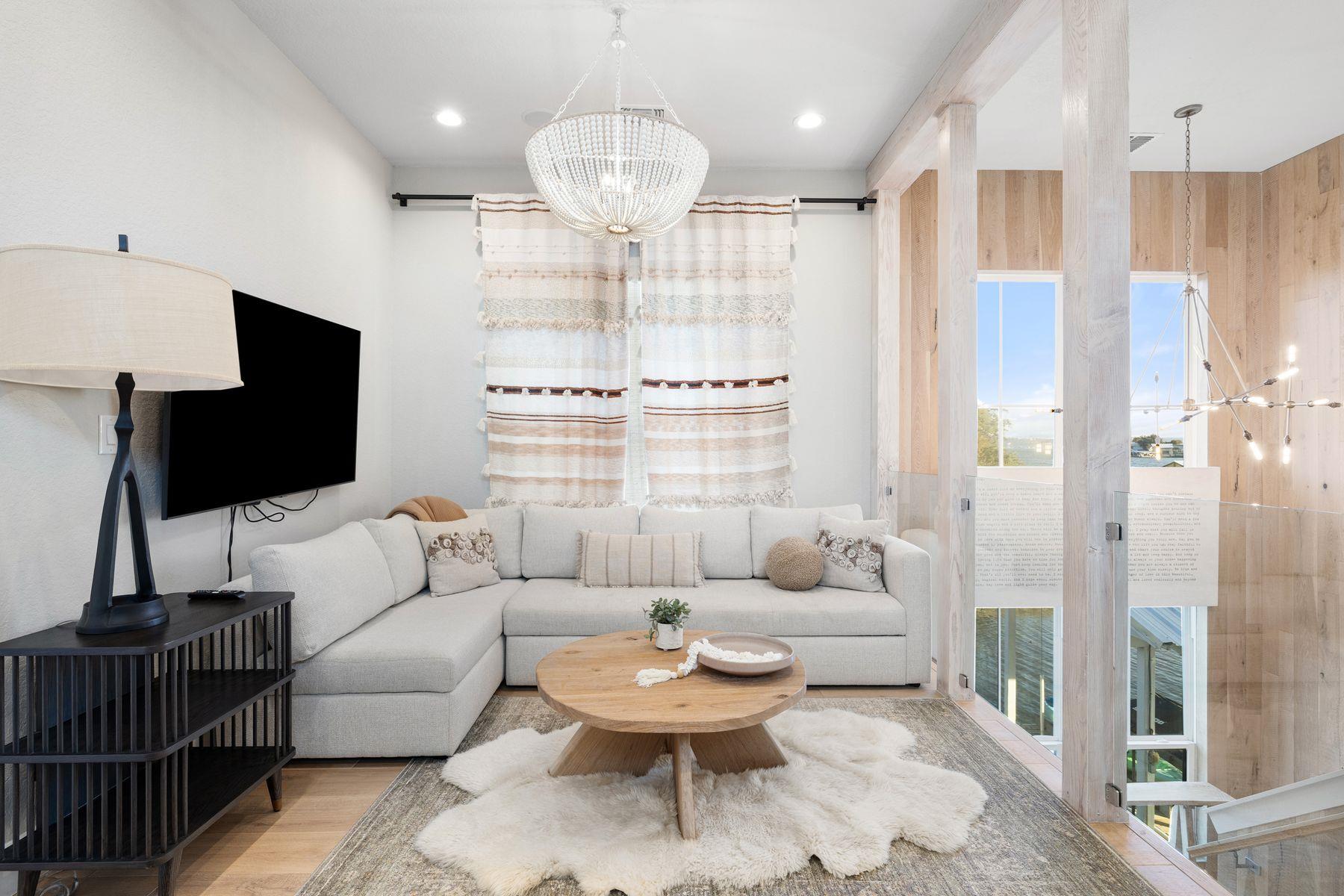 703 Woodland Hills Dr, Granite Shoals, TX 78654