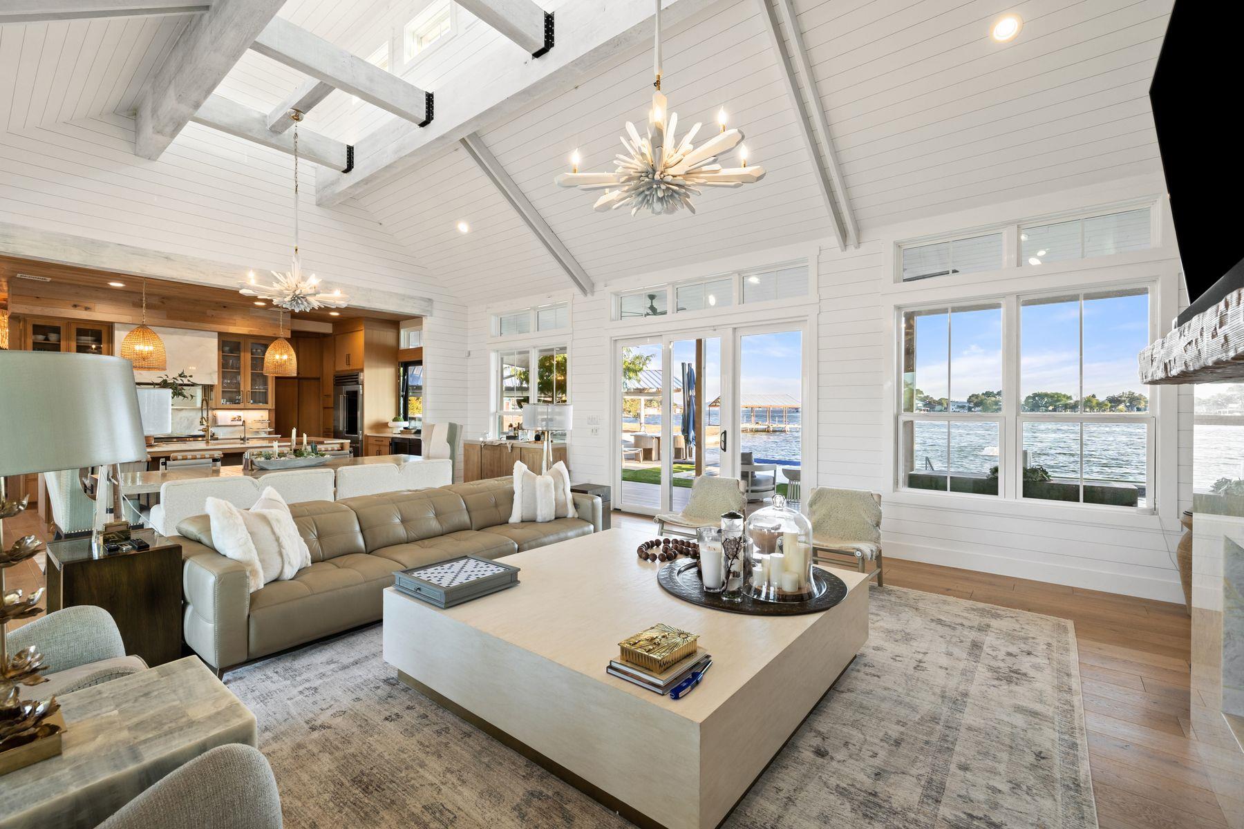 703 Woodland Hills Dr, Granite Shoals, TX 78654