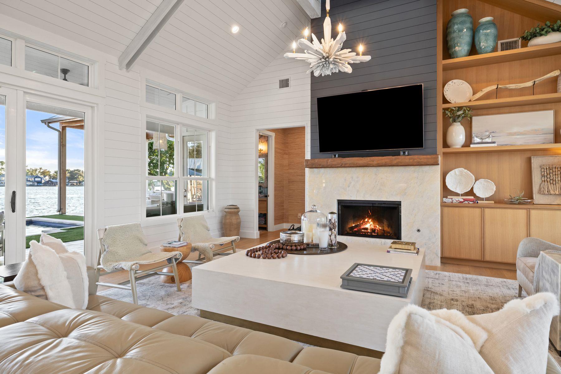 703 Woodland Hills Dr, Granite Shoals, TX 78654