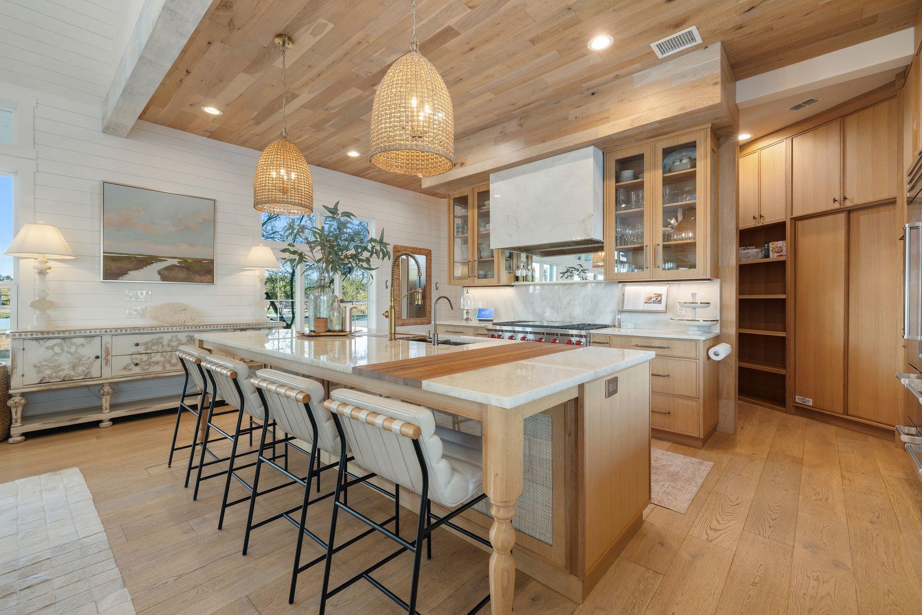 703 Woodland Hills Dr, Granite Shoals, TX 78654