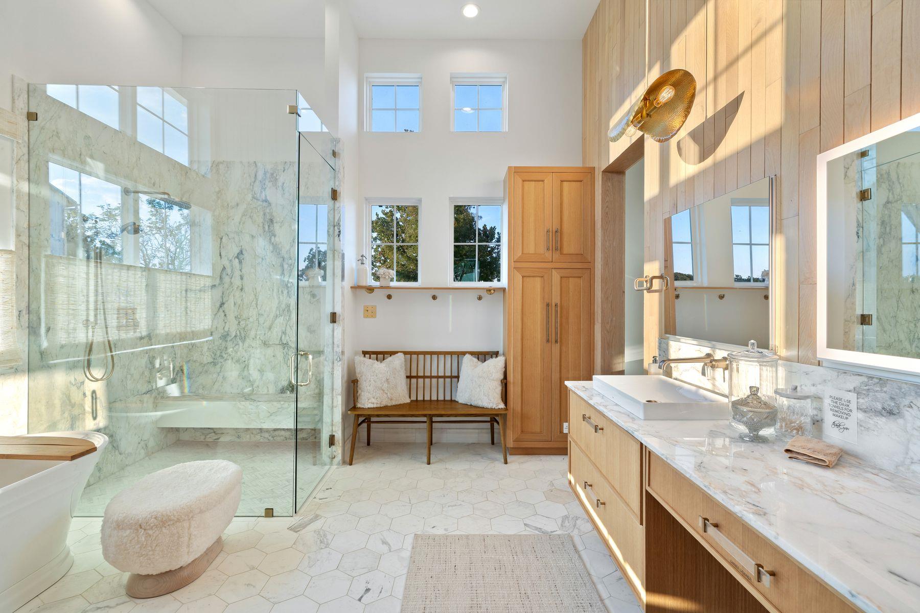 703 Woodland Hills Dr, Granite Shoals, TX 78654