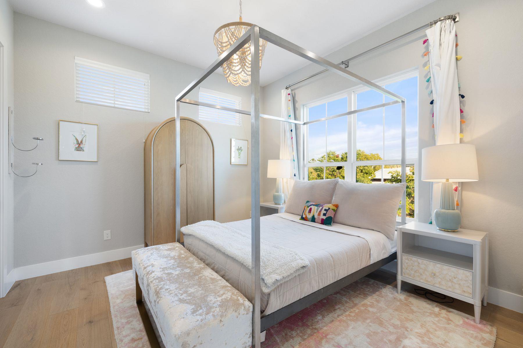 703 Woodland Hills Dr, Granite Shoals, TX 78654