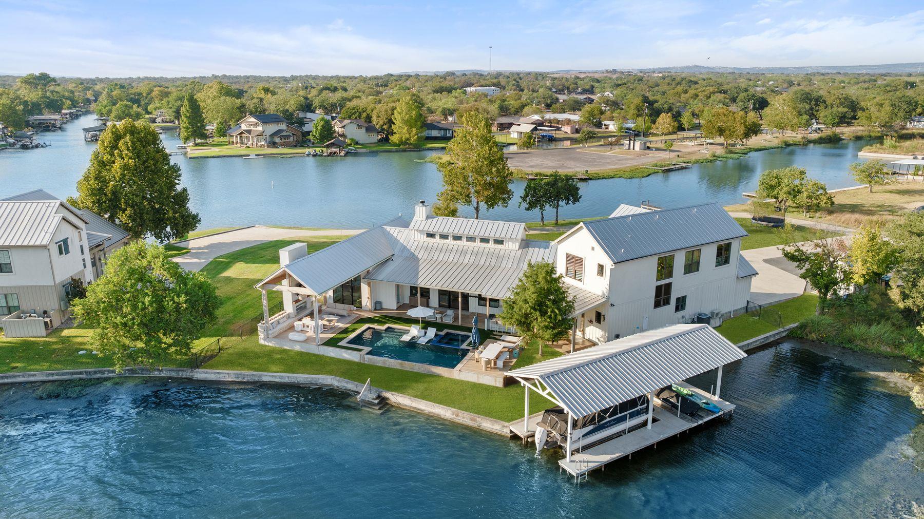 703 Woodland Hills Dr, Granite Shoals, TX 78654