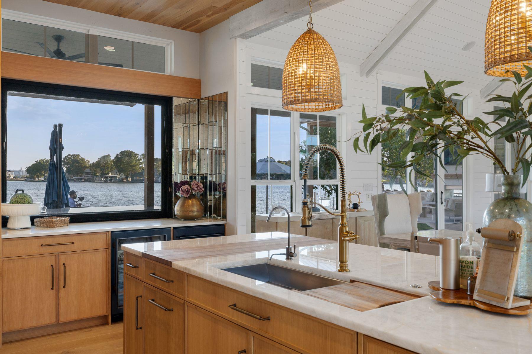 703 Woodland Hills Dr, Granite Shoals, TX 78654