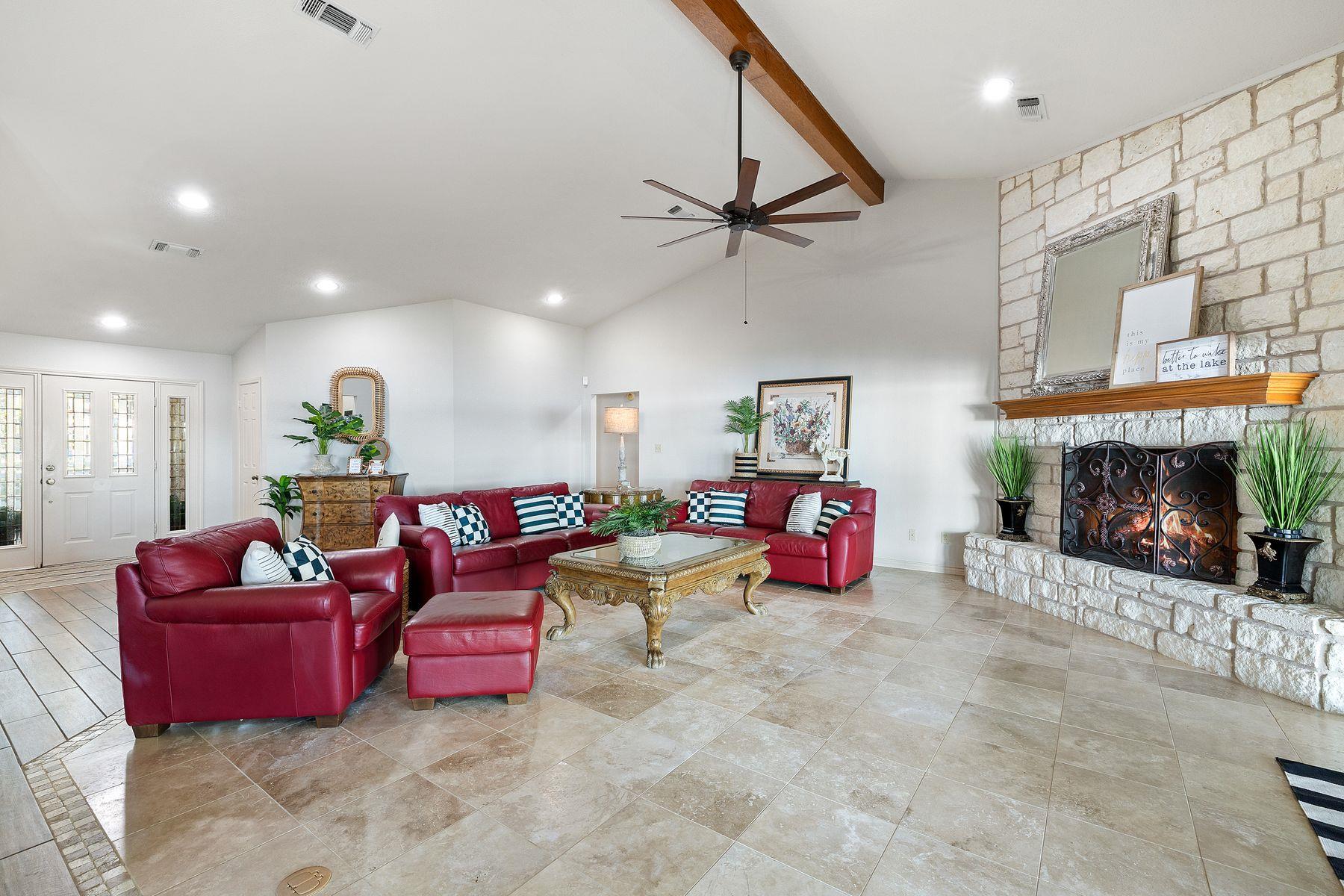 14 Beaver Is, Granite Shoals, TX 78654