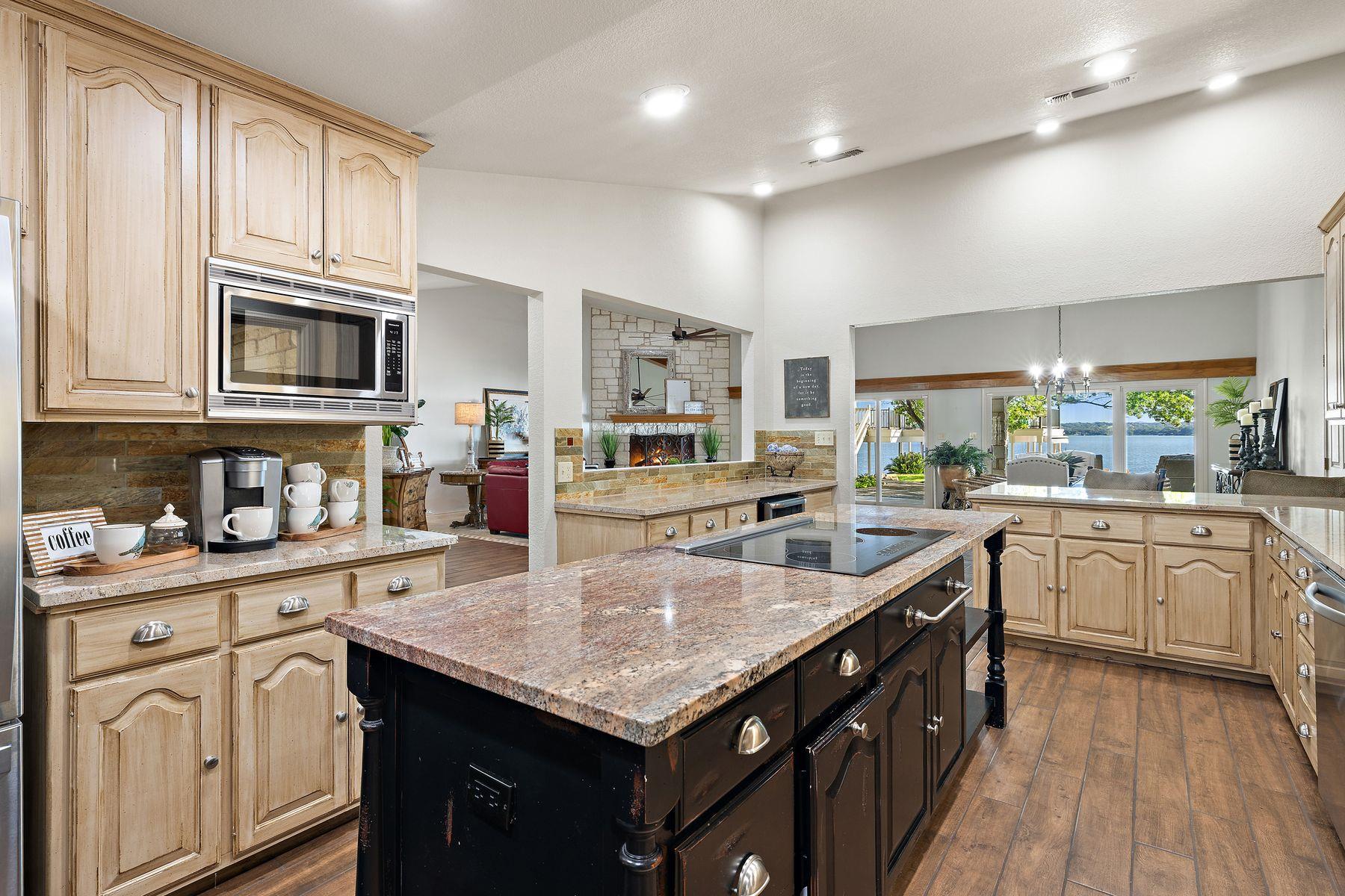 14 Beaver Is, Granite Shoals, TX 78654