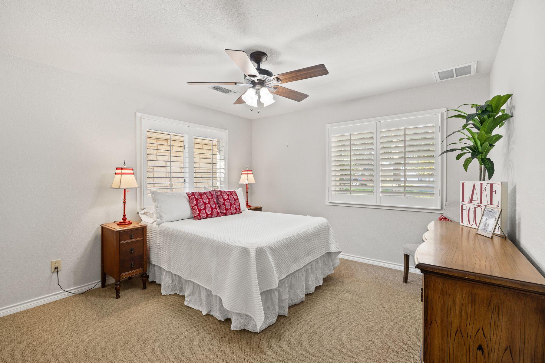 14 Beaver Is, Granite Shoals, TX 78654