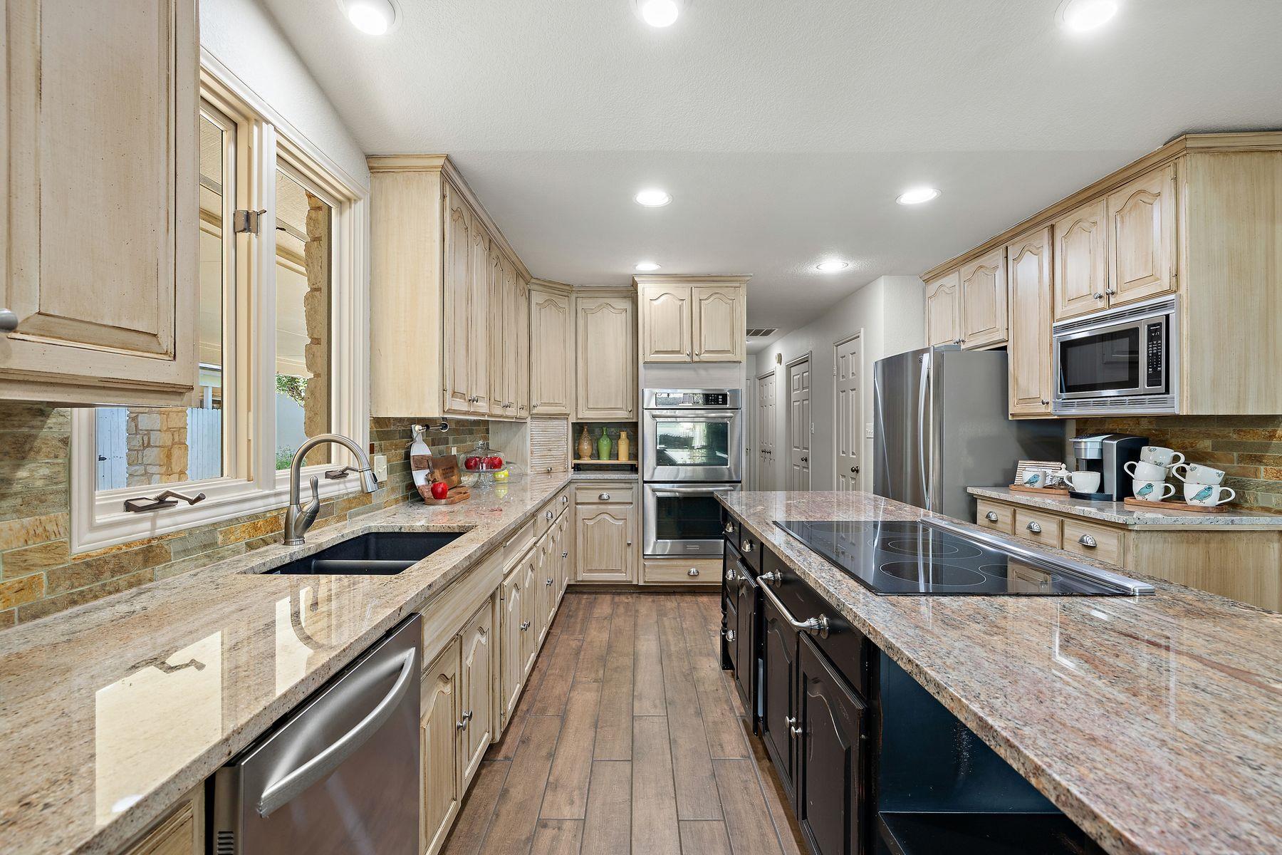 14 Beaver Is, Granite Shoals, TX 78654