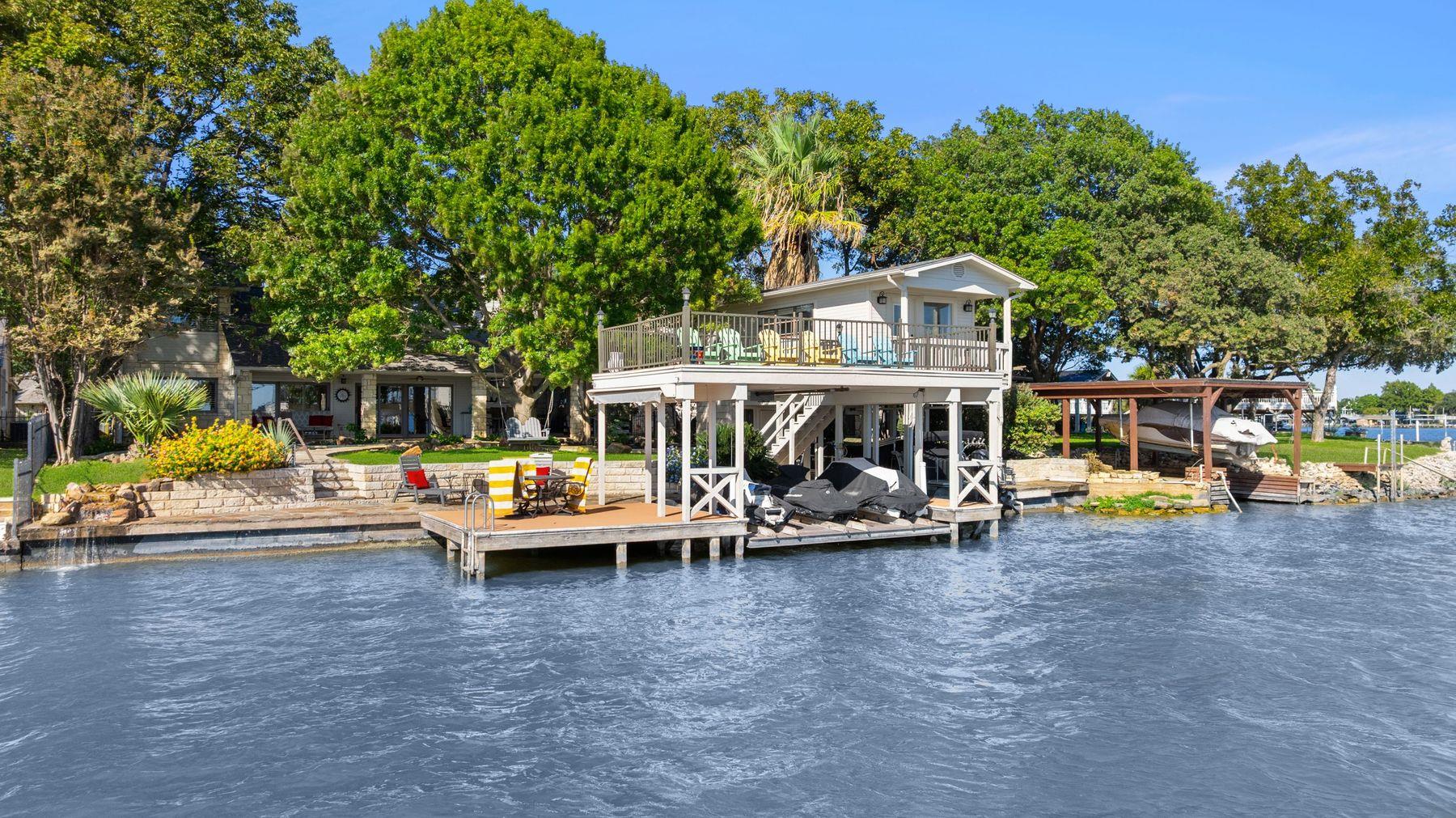 14 Beaver Is, Granite Shoals, TX 78654